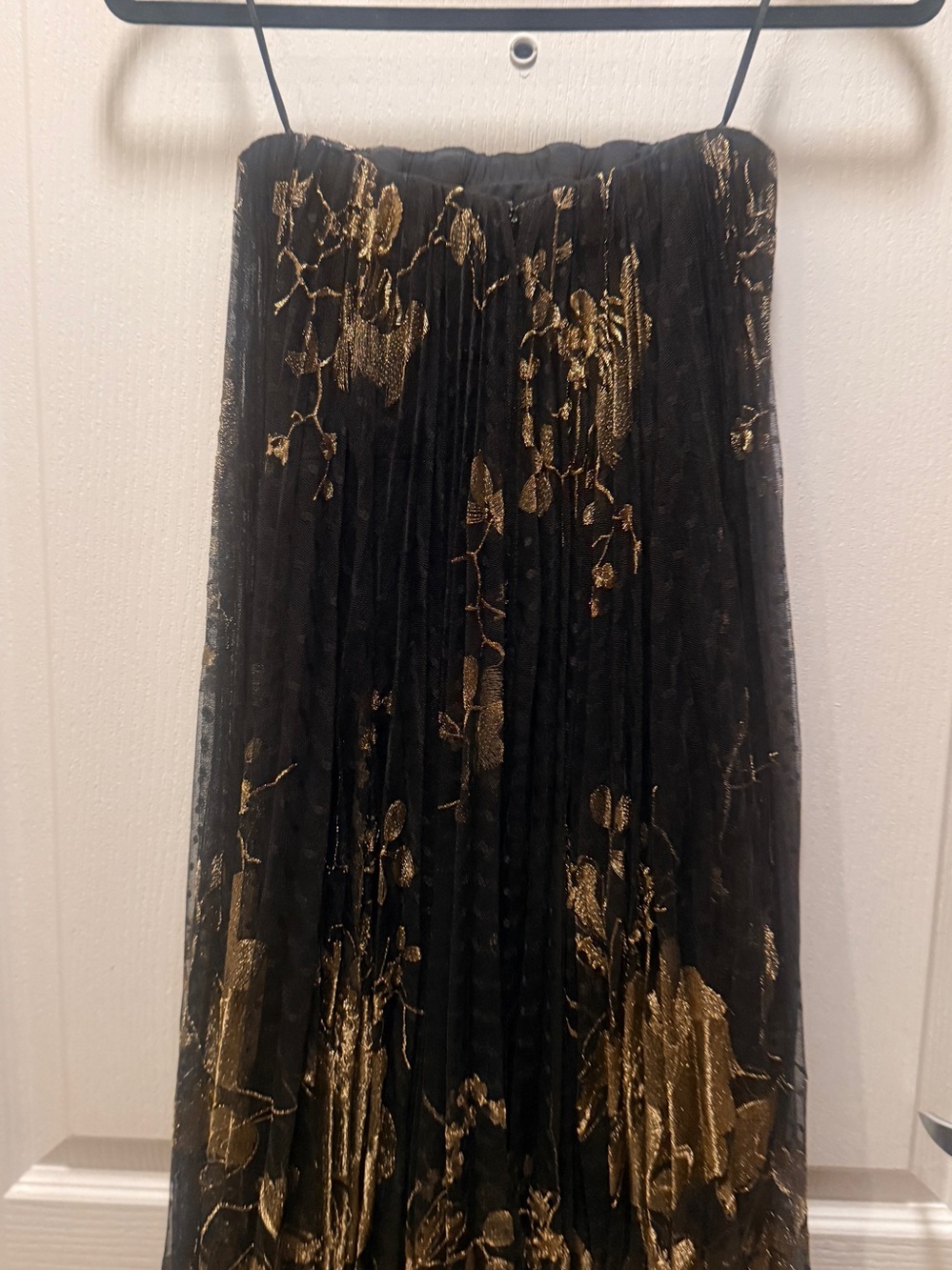 Helsi Delphine Strapless Pleated Sheer Lace Maxi Dress
Black & Gold Size XS NWT - Picture 7 of 9